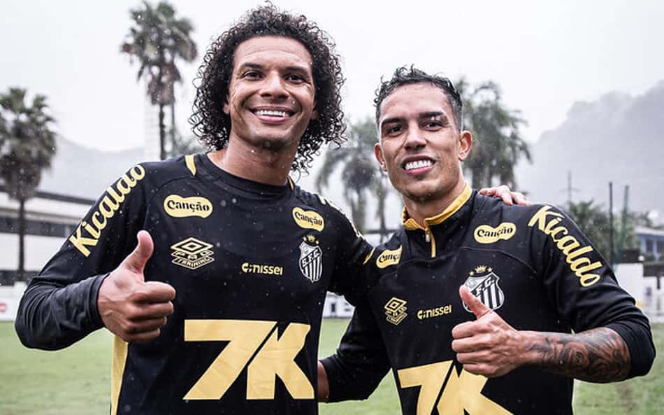 Dupla foi anunciada no dia 1º de julho; Igor Vinícius já fez a estreia pelo Santos em amistoso. (Foto: Raul Baretta/ Santos FC)