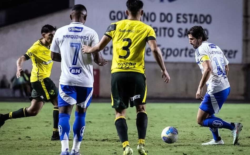 Após derrota, volantes do Cruzeiro focam em preparação para Brasileiro