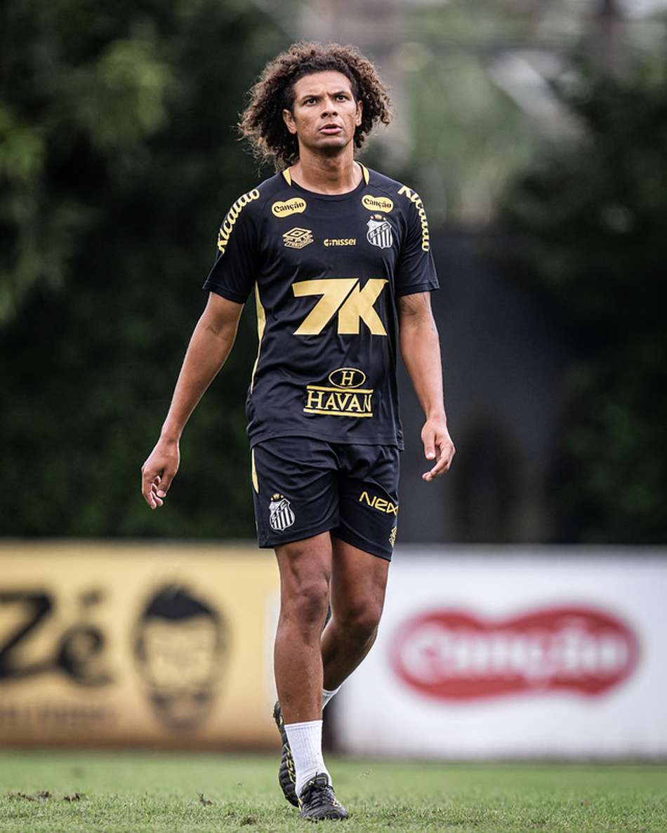 Willlian Arão assinou contrato com o Santos até o fim de 2026. Ele treina com o elenco desde a última terça-feira (1º). (Foto: aul Baretta/ Santos FC)