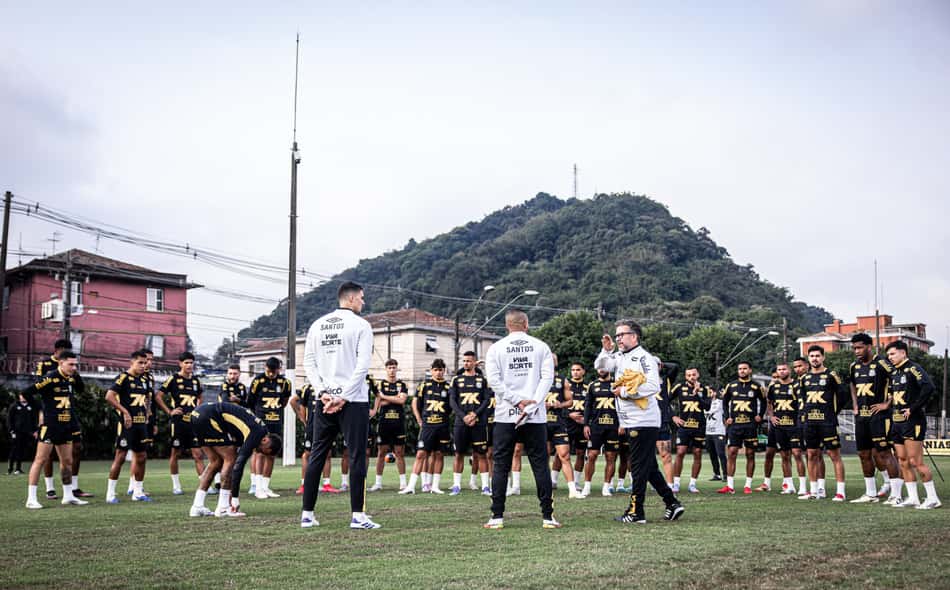 Elenco do Santos durante intertemporada (Foto: Raul Baretta/ Santos FC) 