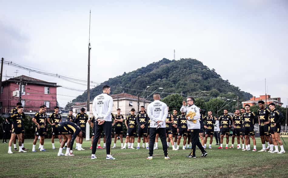 Elenco do Santos durante intertemporada (Foto: Raul Baretta/ Santos FC)