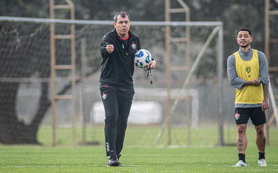 Carille comanda treino do Vitória (Foto: Victor Ferreira / EC Vitória)