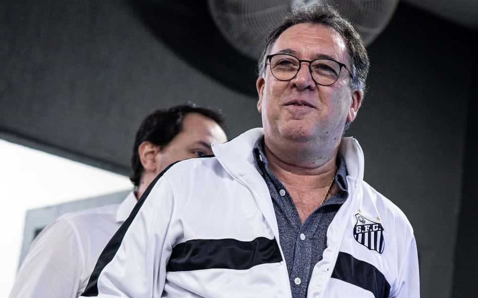 Vai contratar? Marcelo Teixeira admite procura por reforços, mas pede cautela