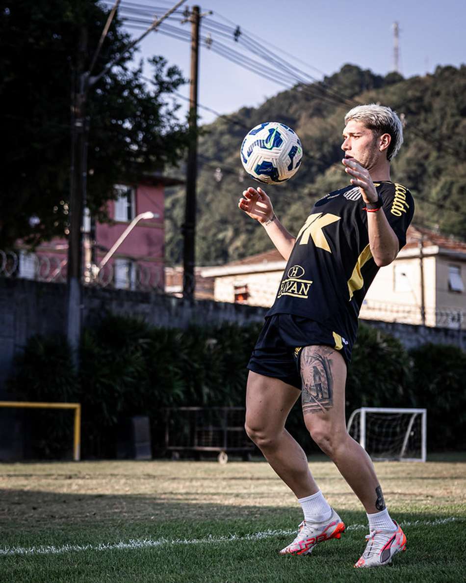 Rollheiser retorna de suspensão no duelo contra o Mirassol. (Foto: Raul Baretta/ Santos FC)