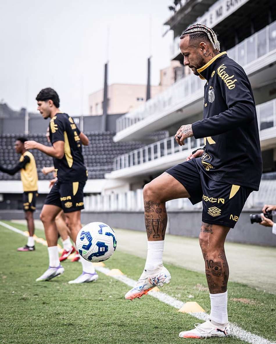 Santos treinou na manhã desta sexta-feira (18), na Vila Belmiro. (Foto: Raul Baretta/ Santos FC)