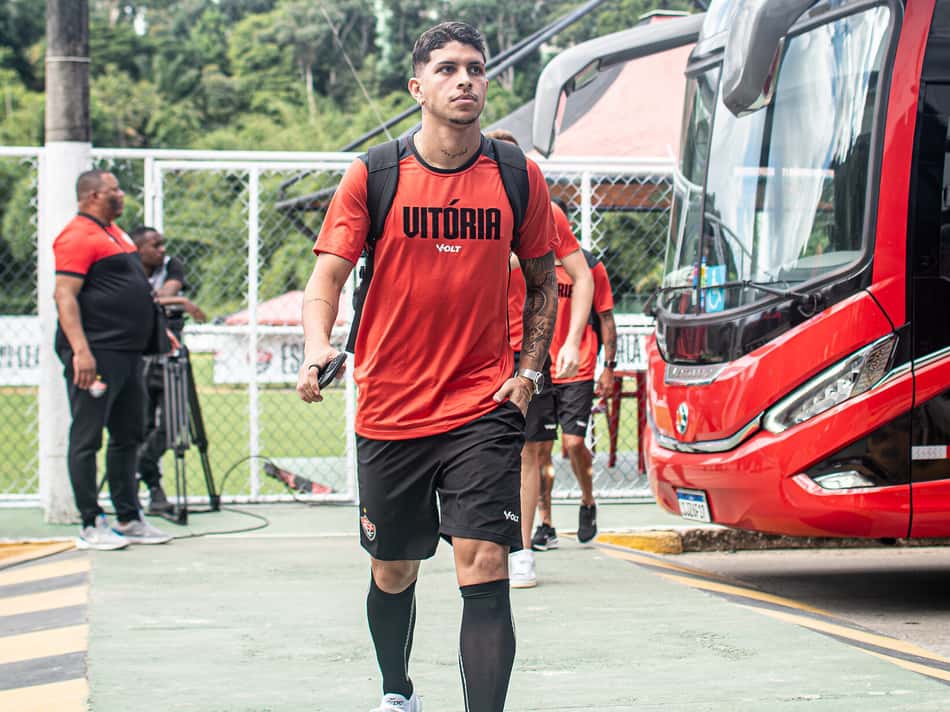 Felipe Cardoso renovou com o Vitória até 2026 (Foto: Victor Ferreira / EC Vitória)
