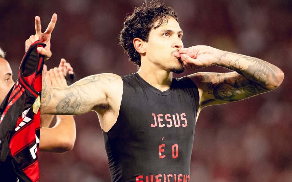 Mascote de clube europeu comemora gol de Pedro em Flamengo x Fluminense