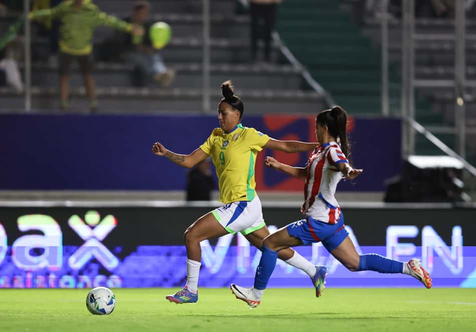 Amanda Gutierres marcou o terceiro gol do Brasil diante do Paraguai. (Foto: Lívia Villas Boas / CBF)