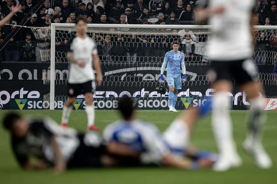 Goleiro Cássio, do Cruzeiro, contra o Corinthians (Foto: Marco Galvão/Cruzeiro)