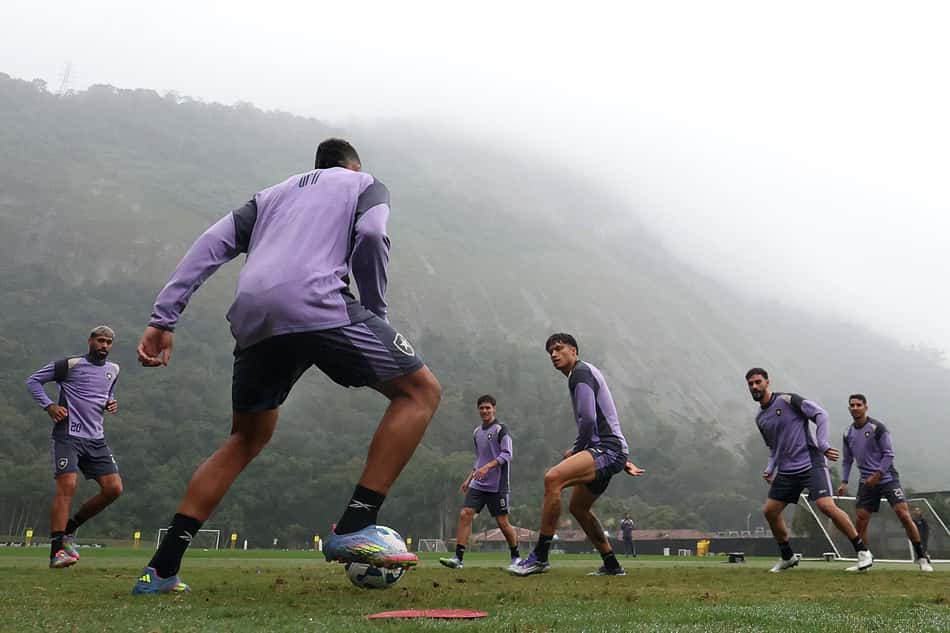 Elenco do Botafogo em treino no CT Lonier (Foto: Vítor Silva/Botafogo)