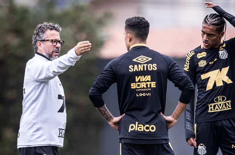 Cleber Xavier está pressionado no cargo (Fotos: Raul Baretta/ Santos FC)