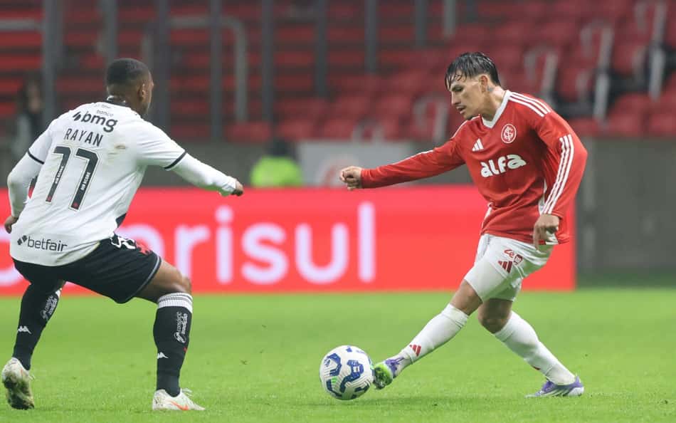 Melhores momentos: Em jogo polêmico, Vasco abre o placar, faz cera e leva empate do Inter