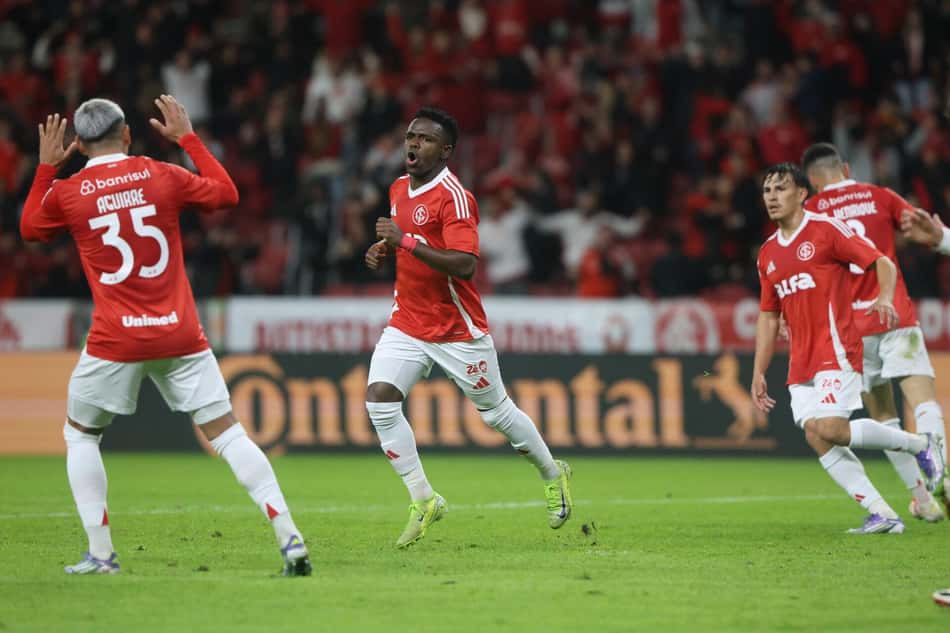 Carbonero comemora gol do Internacional