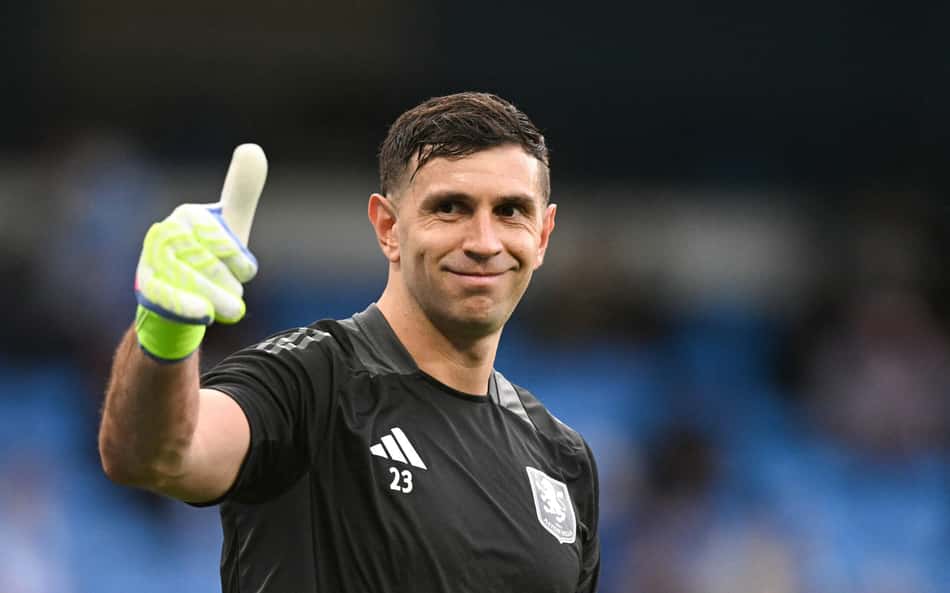 Aston Villa rejeita oferta de gigante inglês por Dibu Martínez
