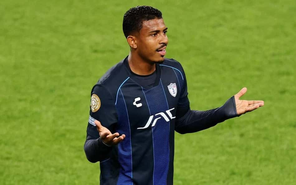 John Kennedy defende o Pachuca no Mundial (Foto: Michael Reaves / Getty Images North America / Getty Images via AFP)