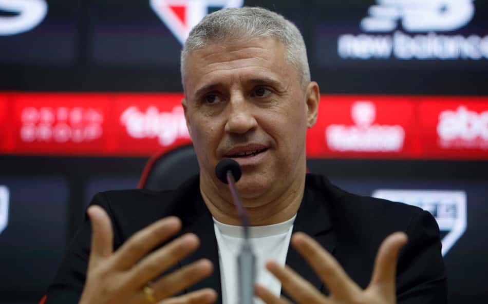 Assista ao vivo à coletiva de Hernán Crespo, após vitória do São Paulo