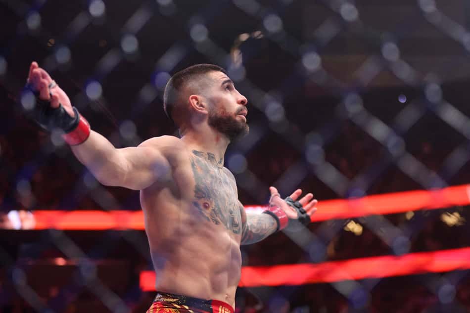 Ilia Topuria derrotou o Charles do Bronx no UFC 317 (Foto: Ian Maule/AFP)