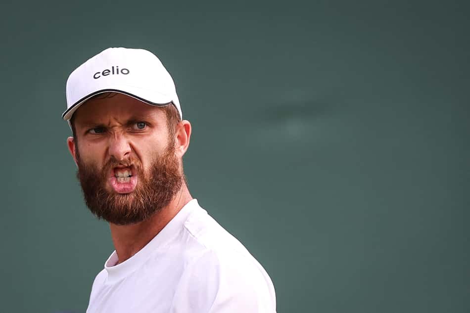 Moutet protagonizou a jogada do dia em Wimbledon (Foto: HENRY NICHOLLS / AFP)