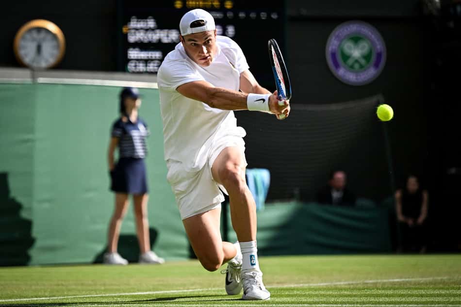 Britânico Jack Draper na partida contra o croata Marin Cilic (Foto: Kirill KUDRYAVTSEV / AFP)