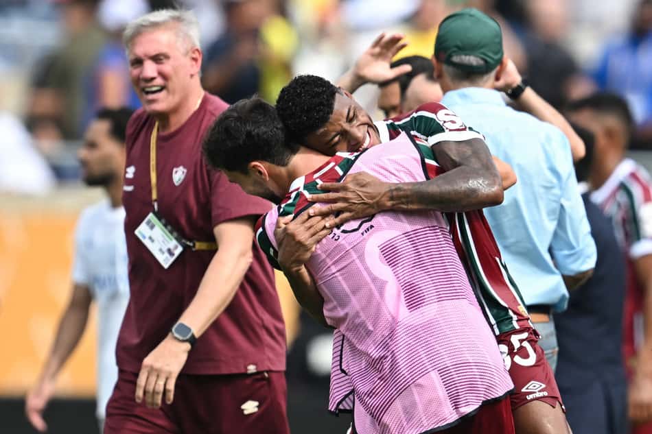 Hércules comemora com Martinelli em Fluminense x Al-Hilal