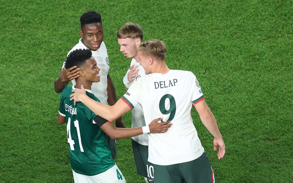 Palmer elogia Estêvão após Chelsea x Palmeiras: 'grande jogador'