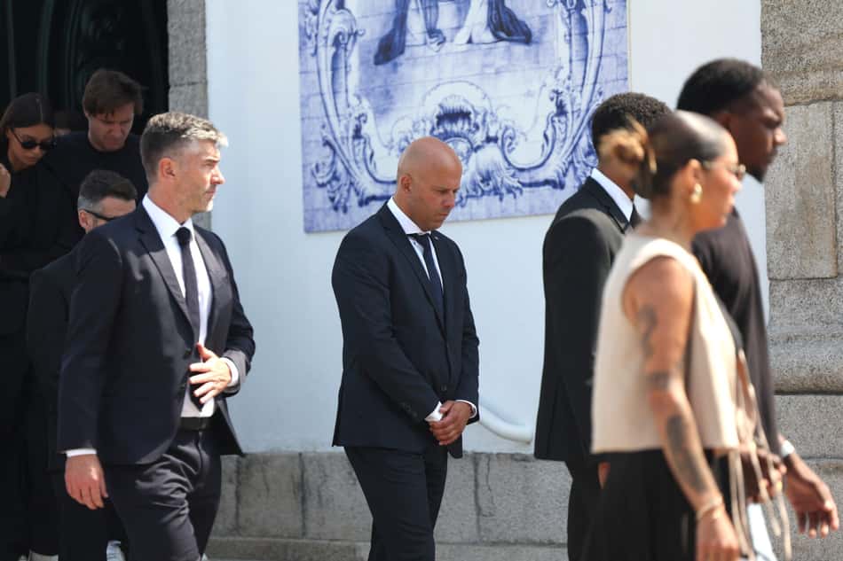 Arne Slot, técnico do Liverpool - Funeral de Diogo Jota