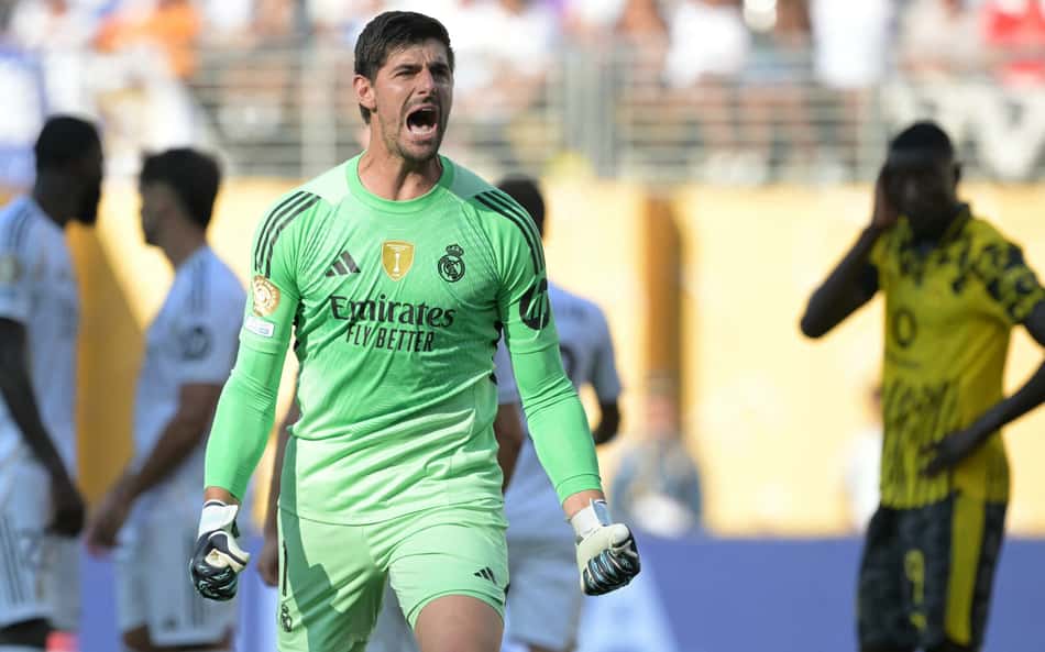 Courtois realizou defesa crucial na reta final de Real Madrid x Borussia Dortmund (Foto: Juan Mabromata/AFP) 