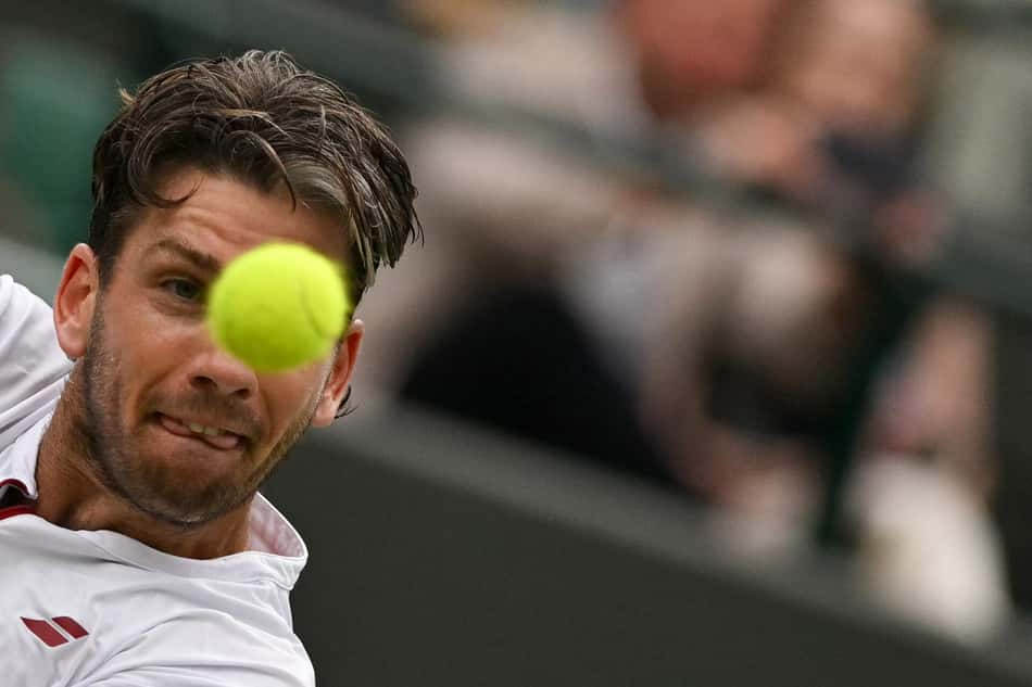 O britânico Cameron Norrie venceu uma batalha contra o chileno Nicolas Jarry em Wimbledon (Foto: Glyn KIRK / AFP)