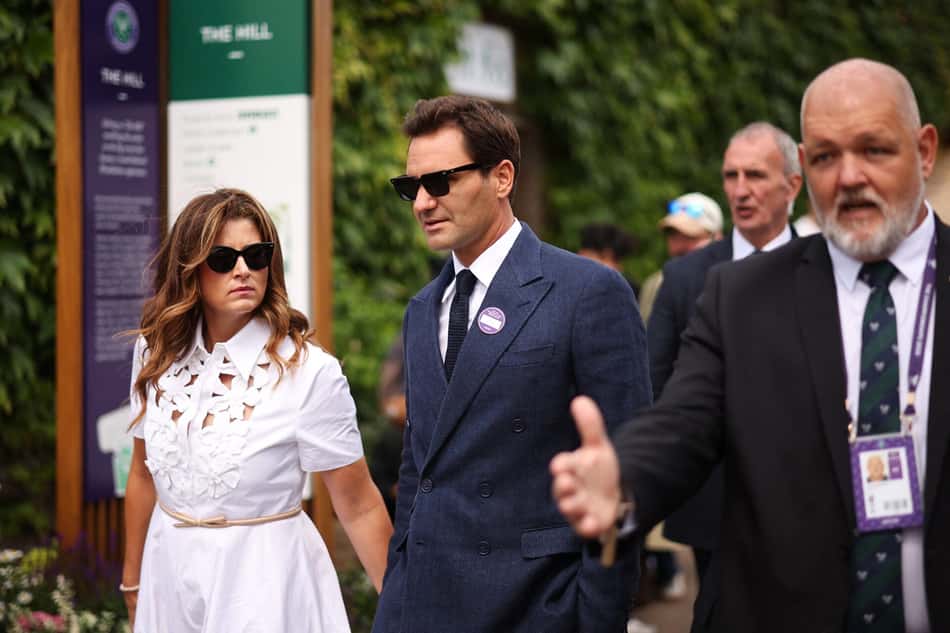 Recordista de títulos (8), Roger Federer chega a Wimbledon (Foto: HENRY NICHOLLS / AFP)