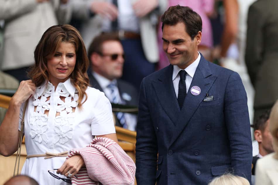 Federer chega ao camarote real de Wimbledon com a esposa, Mirka (Foto: Adrian Dennis / AFP)