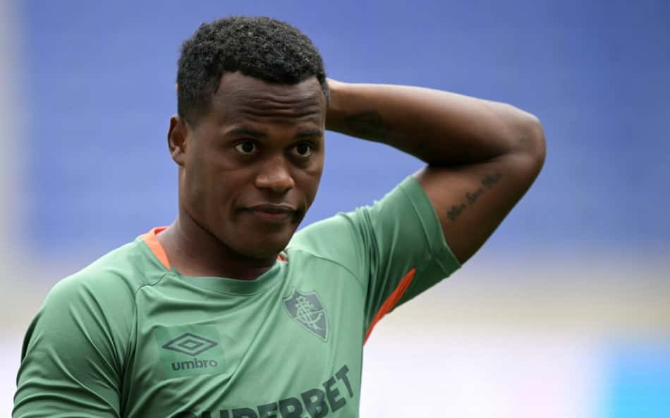 Presidente do Fluminense explica por que clube não comprou 100% do passe de Arias