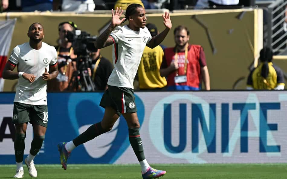 Autor de dois gols na semifinal do Mundial, João Pedro pede desculpas ao Fluminense