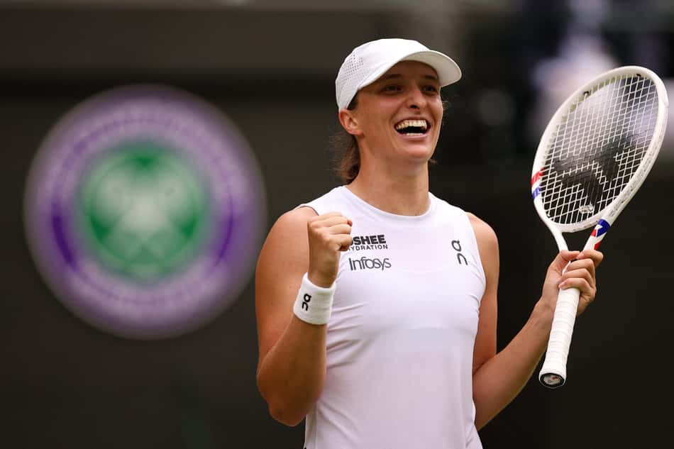 Até esta quarta, Iga Swiatek tinha como melhor resultado as quartas de final de 2023 em Wimbledon (Foto: HENRY NICHOLLS / AFP)