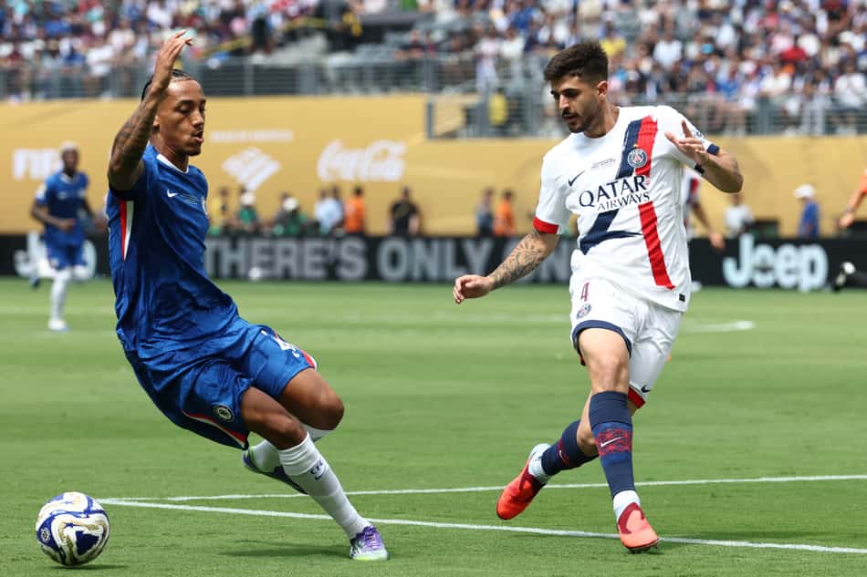 João Pedro e Beraldo foram observados por Ancelotti em Chelsea x PSG (Foto: FRANCK FIFE / AFP)