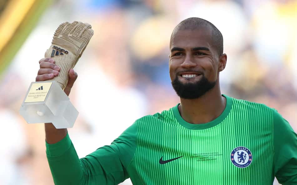 Sánchez e Bono ganham prêmios, mas apenas um é eleito melhor goleiro do Mundial