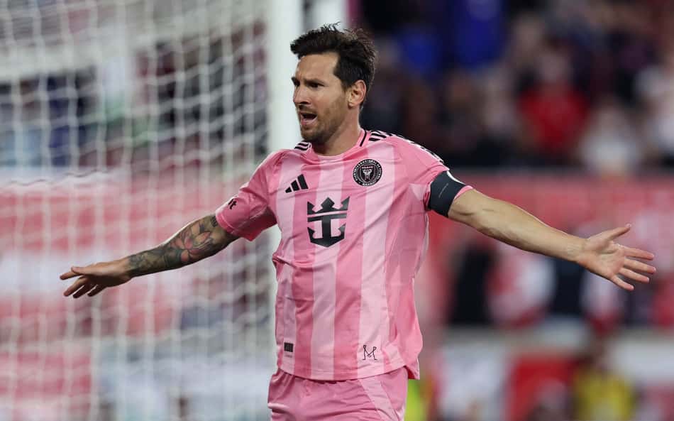 Messi ultrapassa recorde de gols de Cristiano Ronaldo