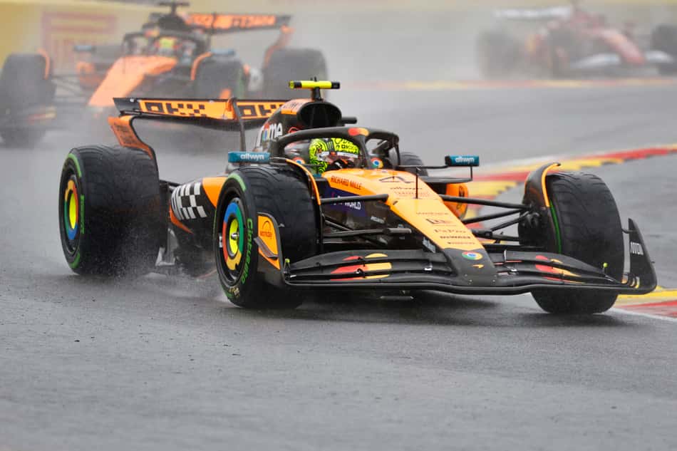 Lando Norris na volta de formação do grid do GP da Bélgica (Foto: SIMON WOHLFAHRT / AFP)