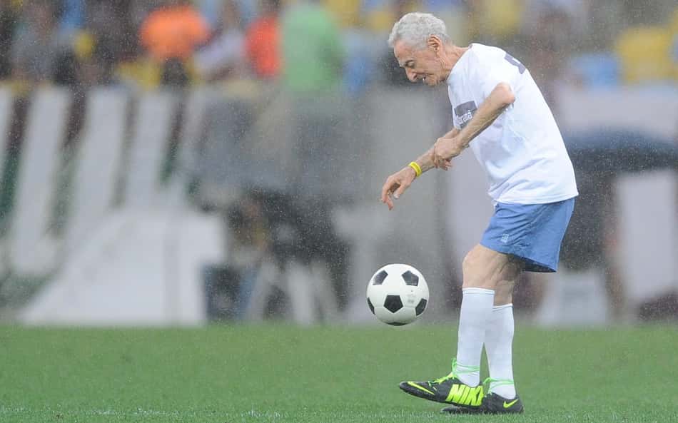 'Vovô das embaixadinhas' do Maracanã morre aos 98 anos