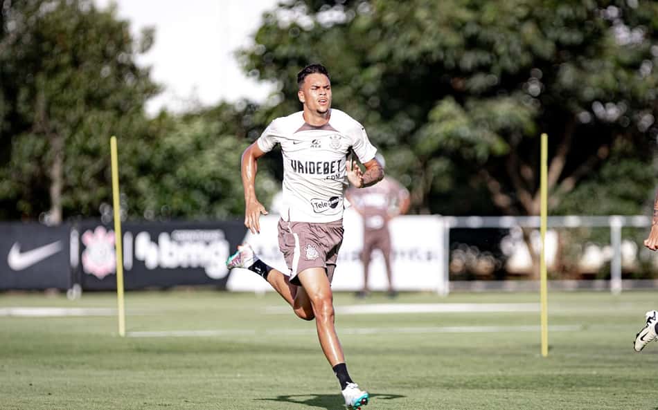 Corinthians avança na negociação para renovar com João Pedro Tchoca