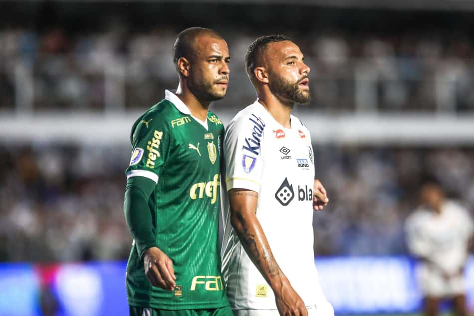Mayke em partida contra o Santos (Foto: Reinaldo Campos/AGIF)