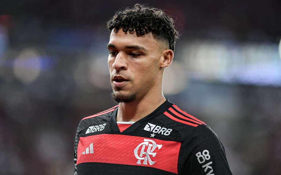 Flamengo cede 50% dos direitos de Victor Hugo a clube português