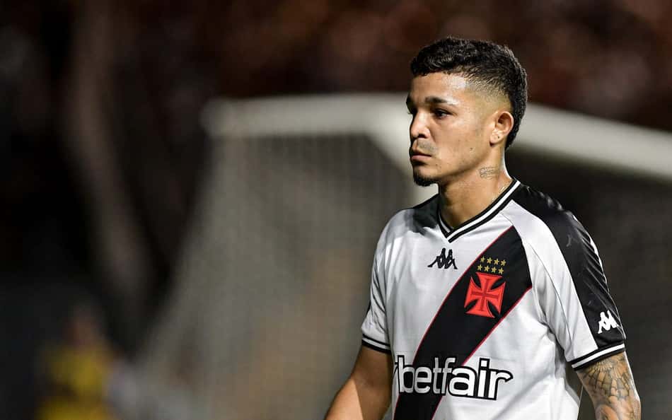 Adson tem nova lesão na tíbia após dividida em treinamento do Vasco