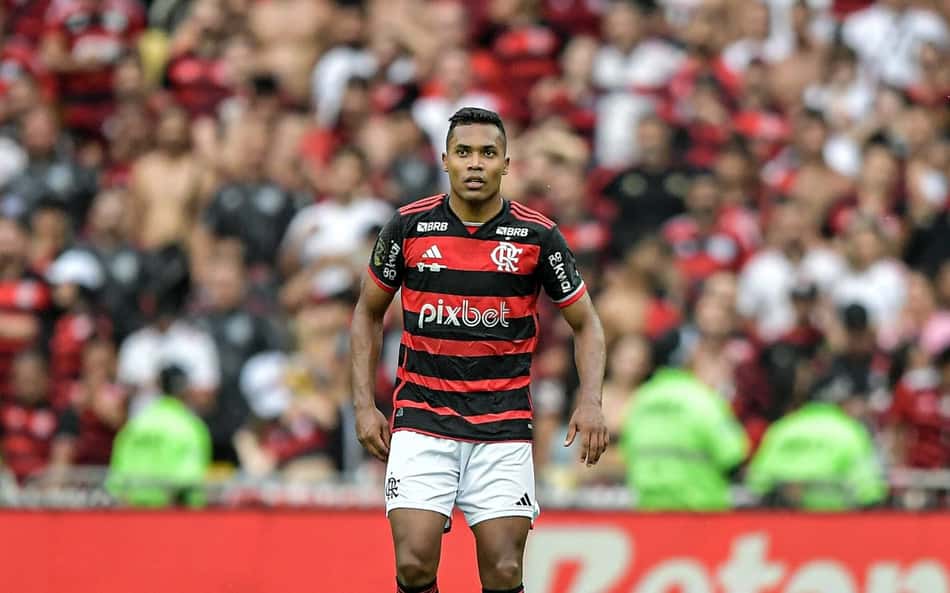 Flamengo atualiza quadro de Alex Sandro, que deixou jogo no primeiro tempo