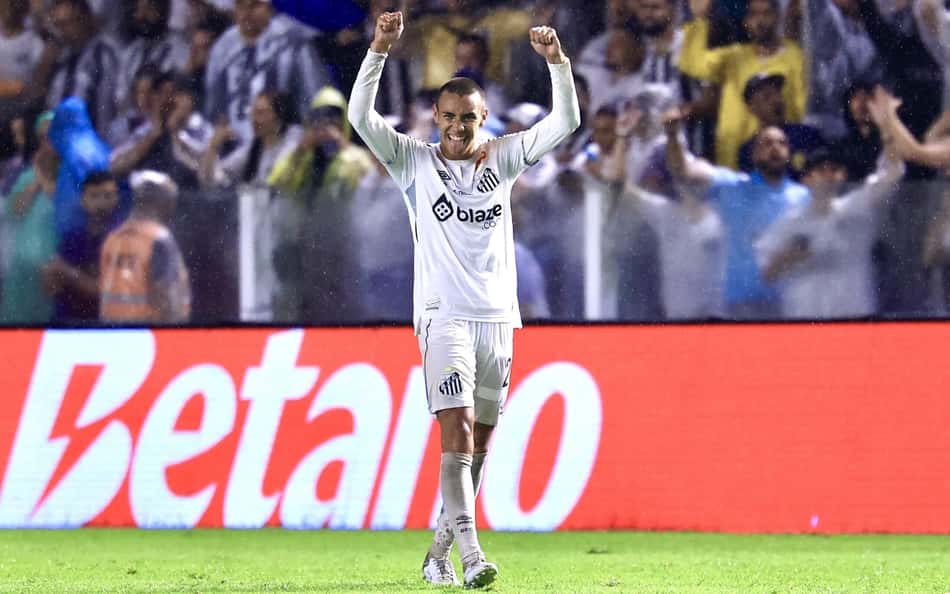 Gabriel Bontempo dá resposta em campo e entra na briga por titularidade no Santos