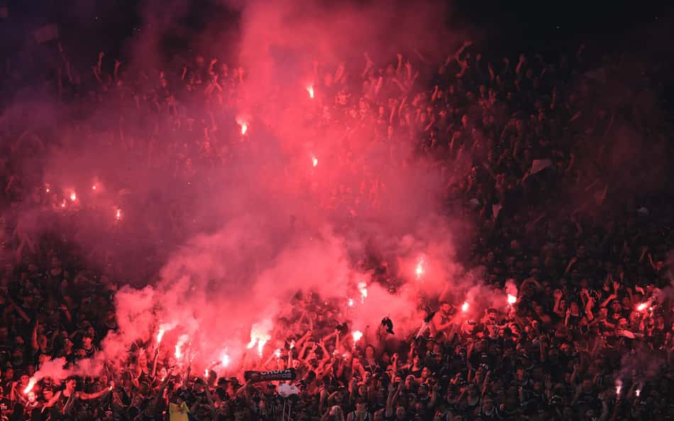 Torcida do Corinthians durante a final do Campeonato Paulista 2025, na Neo Química Arena. (Foto: Ettore Chiereguini/AGIF)