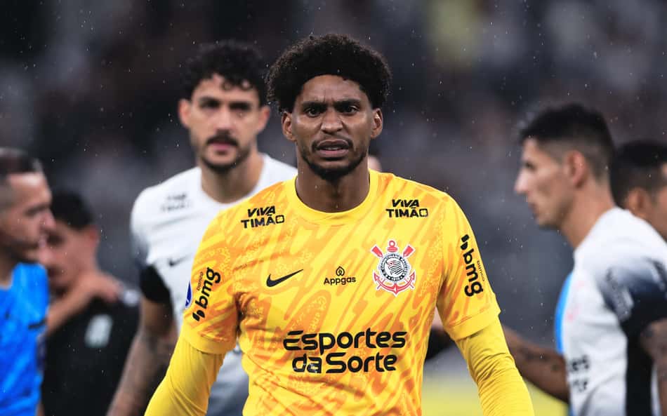 Hugo Souza atuou com mal-estar nos dois últimos jogos do Corinthians