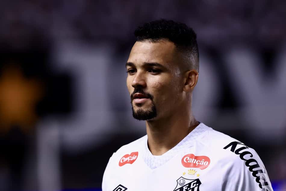 Zé Ivaldo perdeu espaço no Santos (Foto: Marcello Zambrana/AGIF)