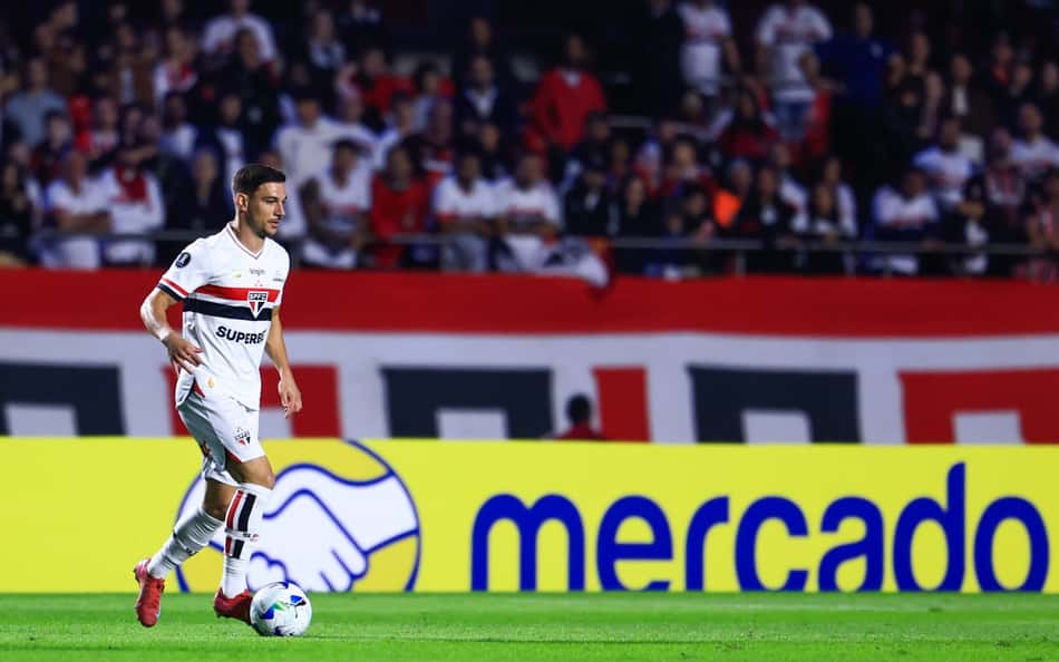 'Ou inventa ou não tem': o drama e o caminho do São Paulo na lateral direita