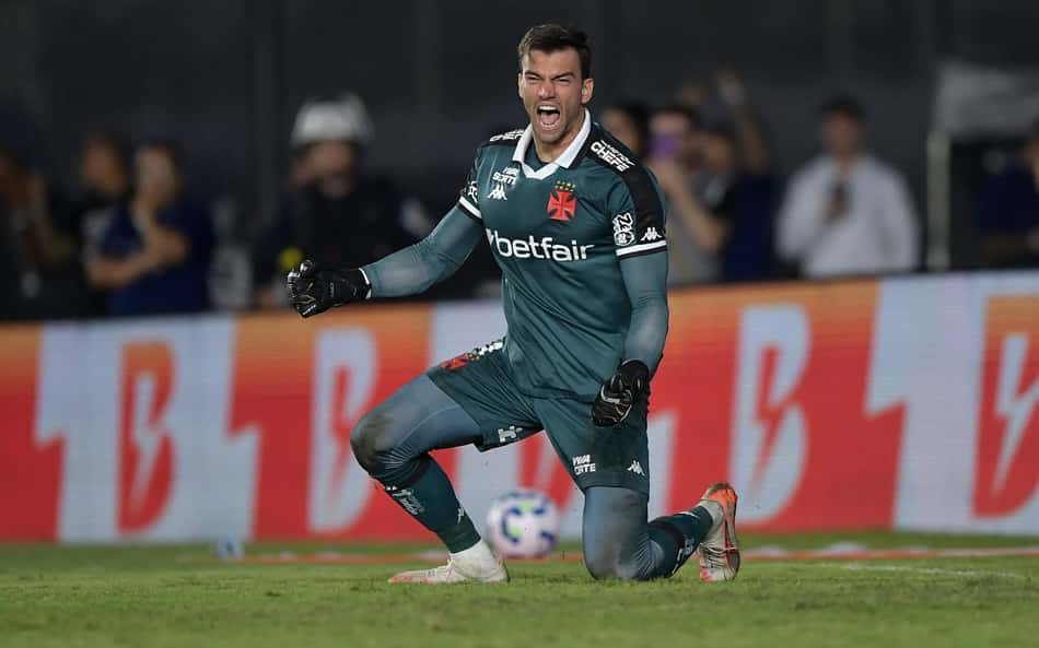 Vasco encaminha renovação do goleiro Léo Jardim