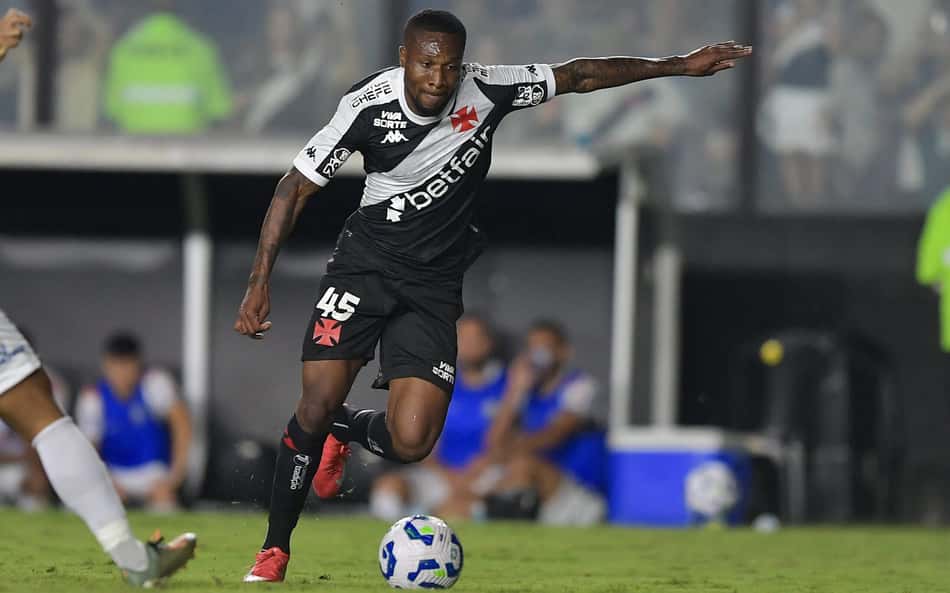 Vasco libera Loide Augusto dos treinos para resolver problemas familiares